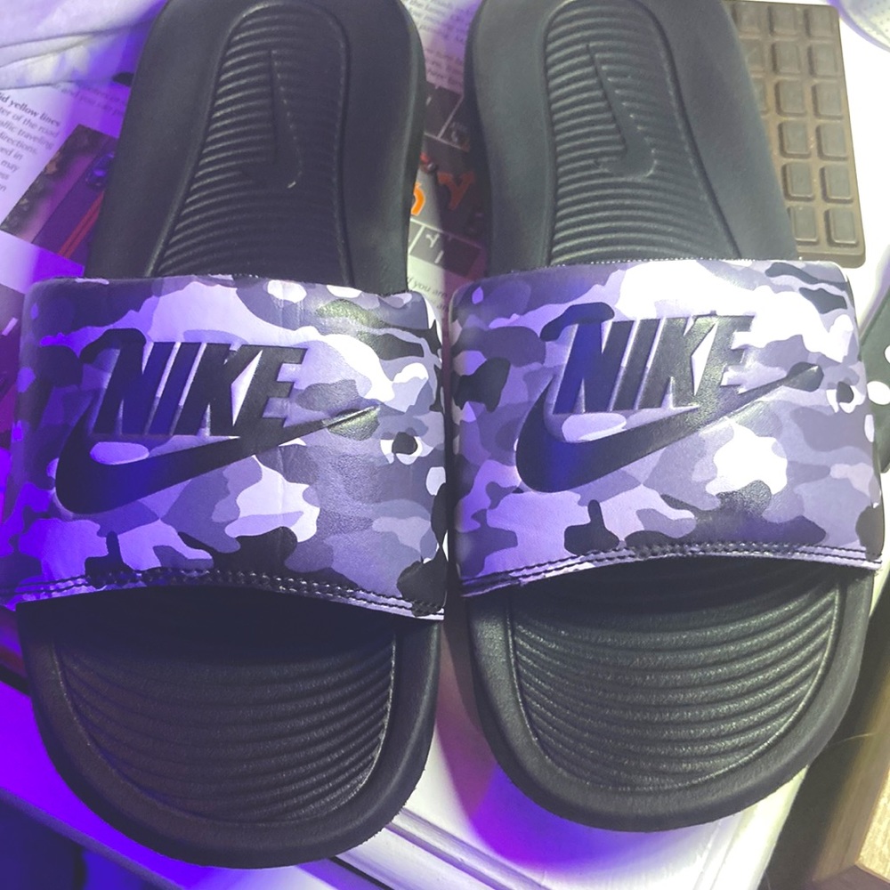 COPY - Nike Slides